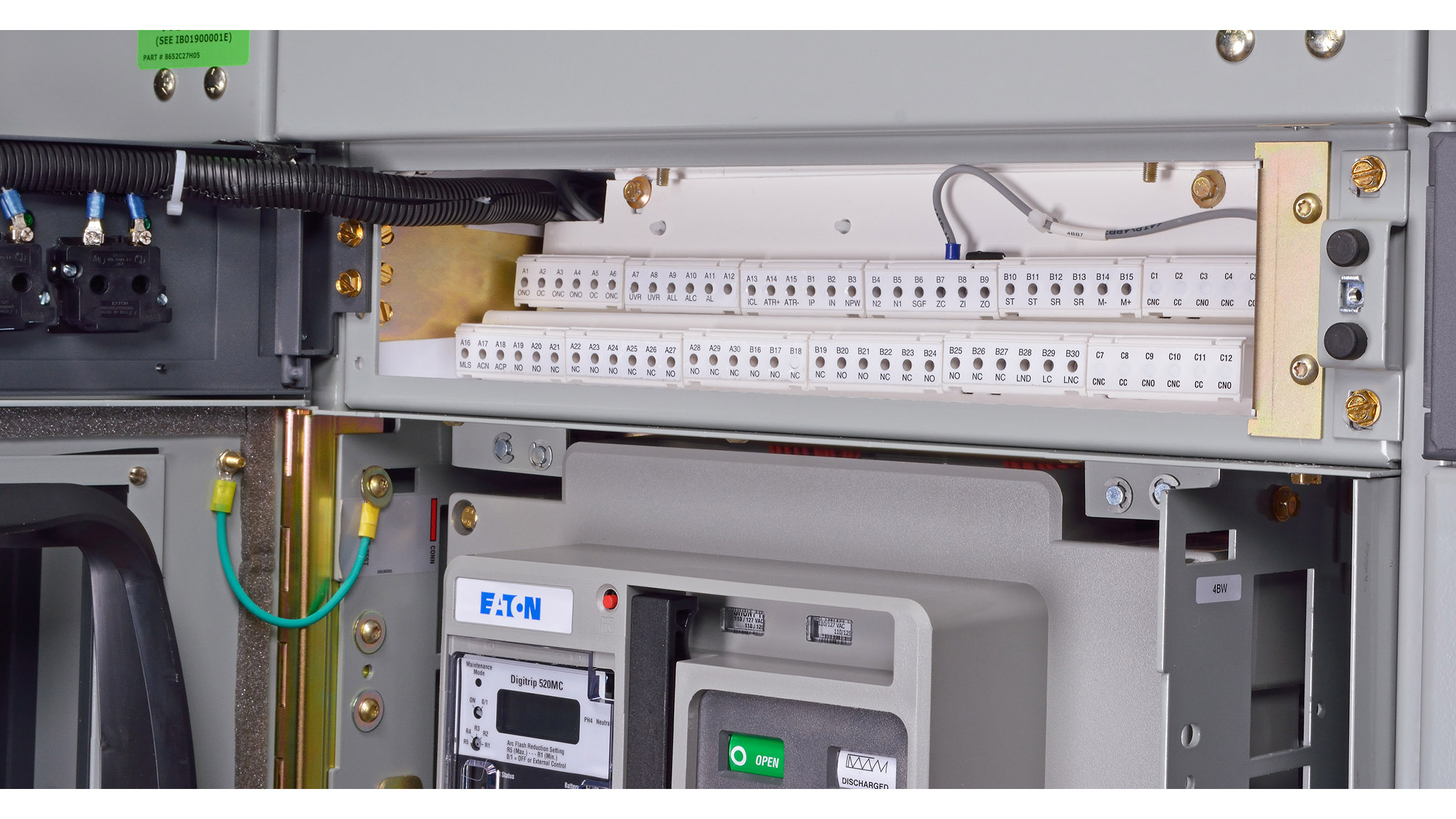 Type 2B secondary compartment for arc-resistant Magnum DS breaker cell