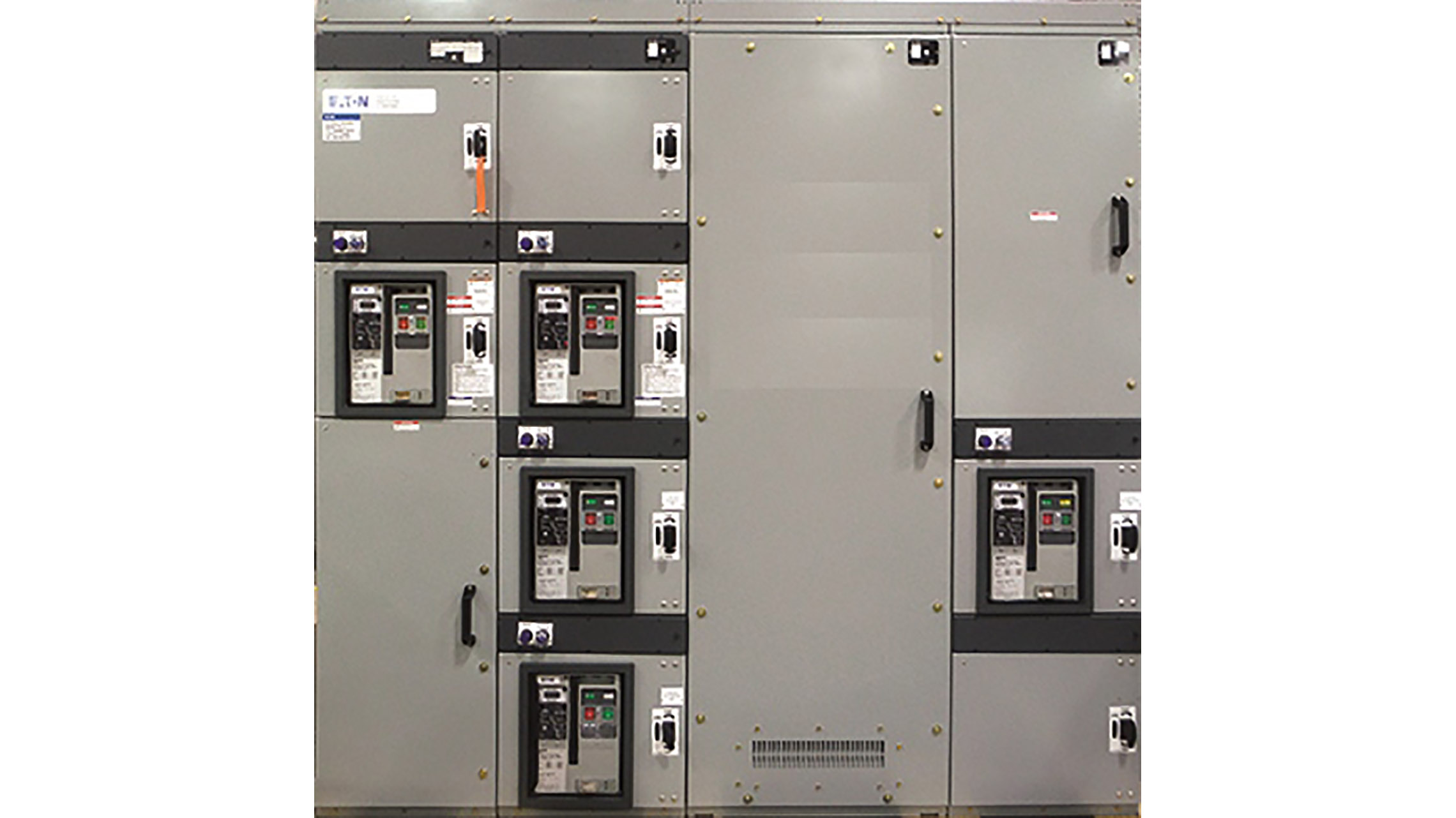 Front access arc-resistant Magnum DS low voltage switchgear